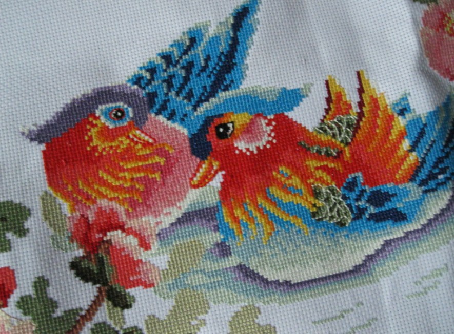 电脑十字绣成品批发 以现代工艺演绎传统美学，打造客厅点睛之笔